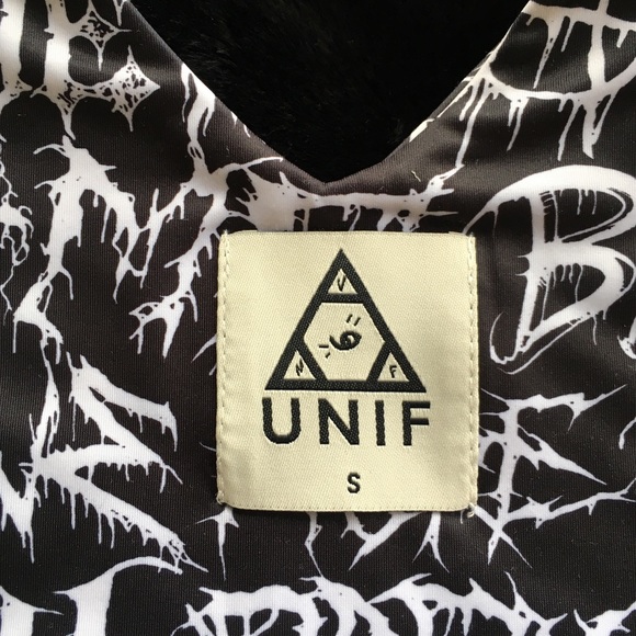 Unif metal font black & white crop top tank tee - Picture 5 of 9